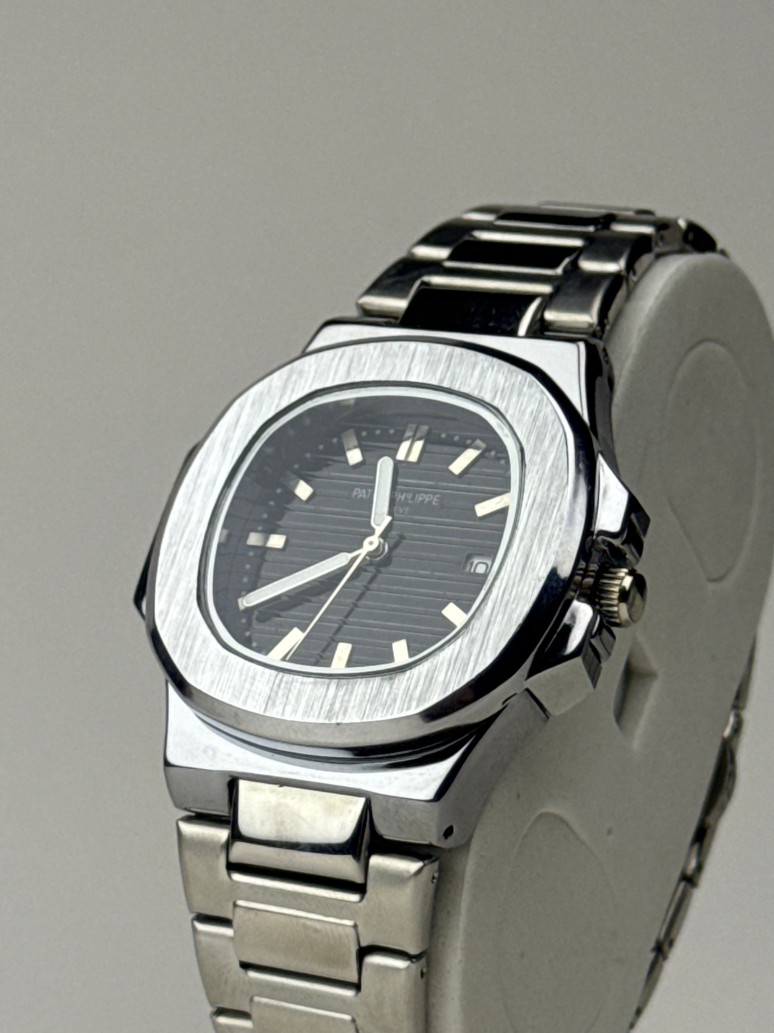 Patek Philippe Nautilus(Silver Steel with Black Dial) GenVogue