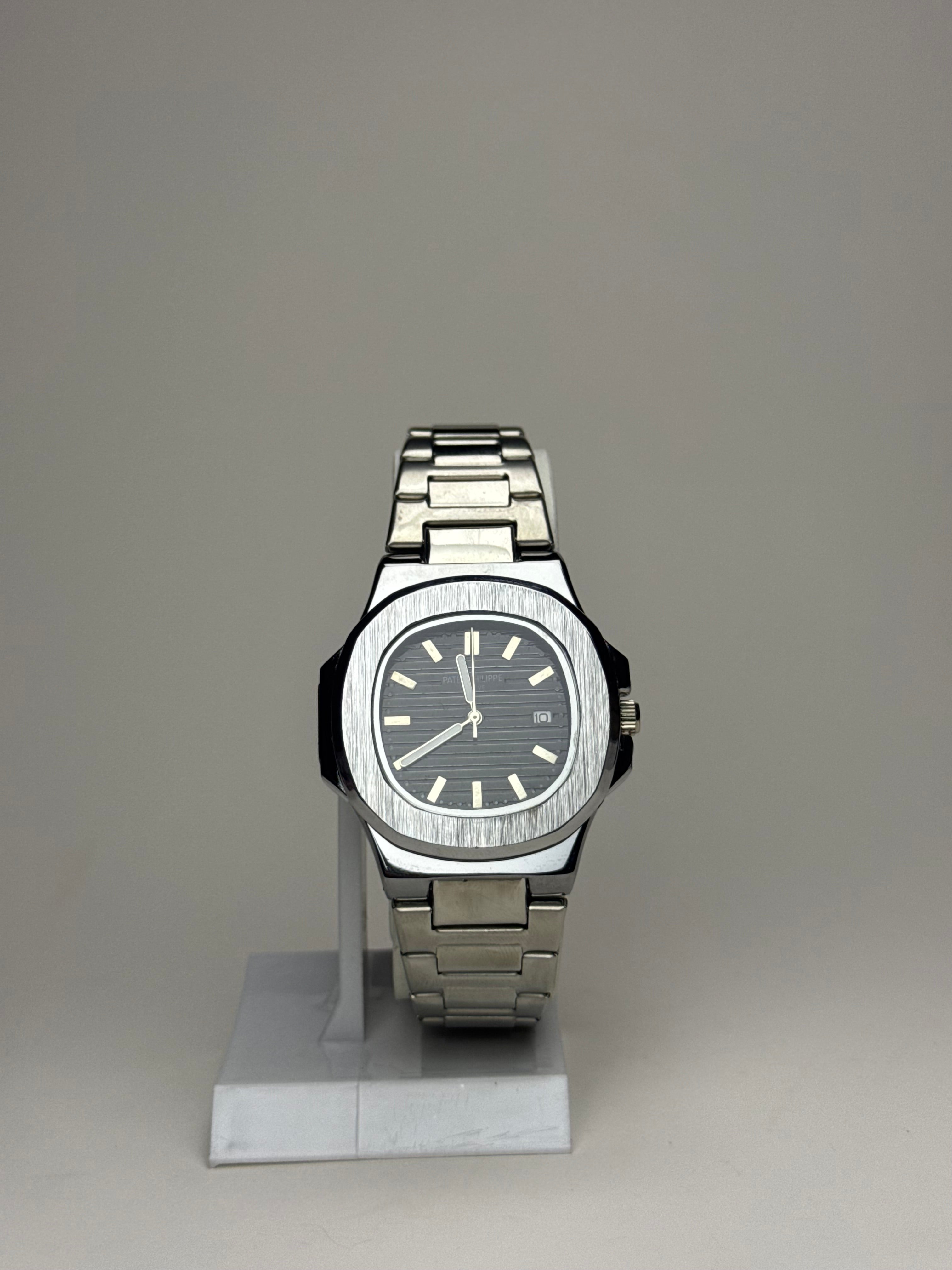 Patek Philippe Nautilus(Silver Steel with Black Dial) GenVogue